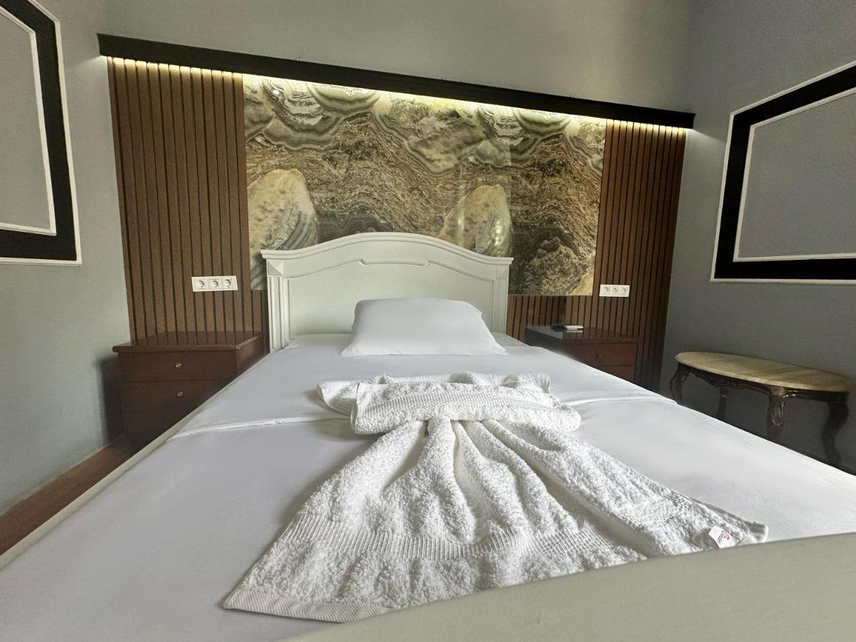 My Metropol Hotel Μπατούμι Εξωτερικό φωτογραφία